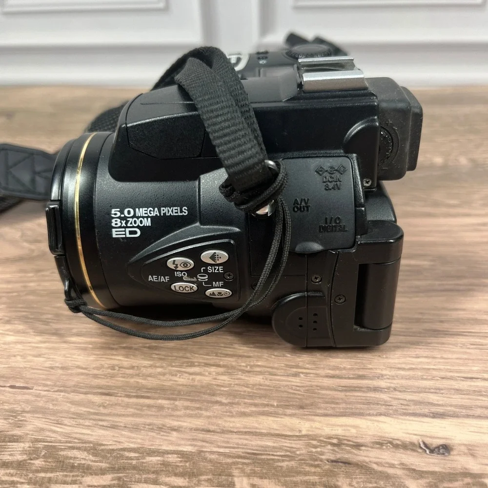 Nikon Coolpix 5700 Digital Camera Black 5.0MP 8x Zoom Bundle No Battery